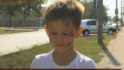 В Павлодаре мужчина швырнул ребёнка на бетон