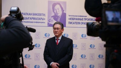 Оралхан Бокеев заговорил на английском