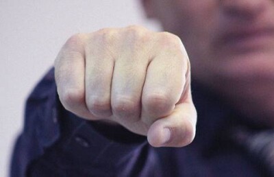 Представившийся госслужащим мужчина ударил официанта во время пьяного дебоша в Алматы