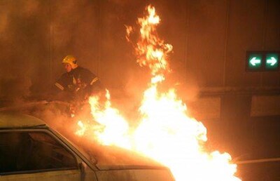 В Атырауской области столкнулись и загорелись две машины