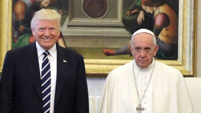 Мрачный Папа Римский на встрече с Трампом стал мемом