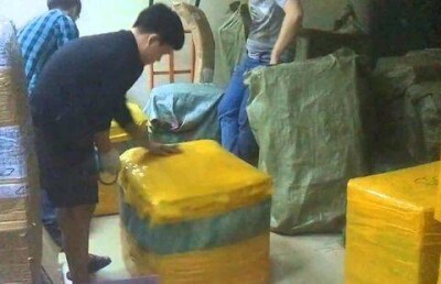 Видео упаковщицы посылок в стиле Джеки Чана набирает просмотры