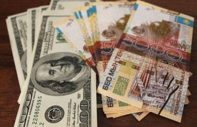 Курс доллара на выходные составил 335 тенге 
