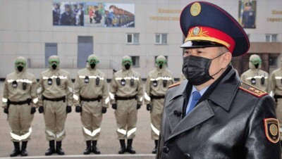 В МВД показали защитные комбинезоны для полицейских, которые участвуют в борьбе с коронавирусом