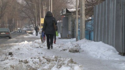 Аким Талдыкоргана заставил коммунальщиков ходить по городу пешком