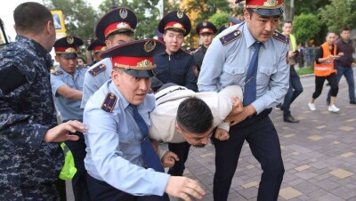 Омбудсмен: Мониторинговые группы посетили почти 500 арестованных на митингах в местах заключения
