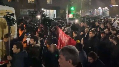 Многотысячная акция против Пашиняна прошла в Ереване. Оппозиционеры пообещали выходить каждый день