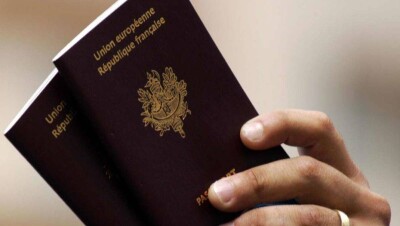Мусульманке во Франции не дали гражданство за отказ пожать руку при получении паспорта