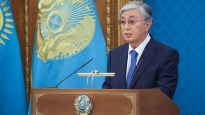 Токаев: Если выходной из-за праздника переносится на понедельник, для госслужащих он должен быть рабочим днём