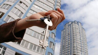 Прожившей полгода на улице инвалиду-колясочнице выдали квартиру в Атырау
