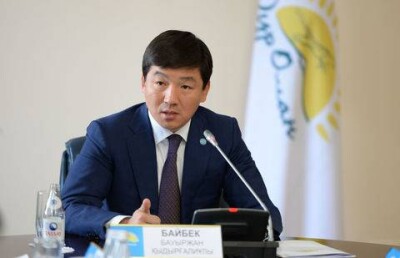 Аким Алматы обязал врачей и учителей публиковать финансовую отчётность