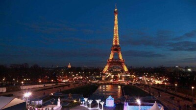 Эйфелеву башню закрыли для посетителей из-за забастовок