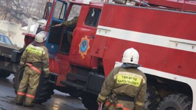 Крупный пожар в Алматы: горит мебельный цех