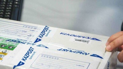 Клиент "Казпочты" отсудил стоимость смартфона за вскрытую бандероль