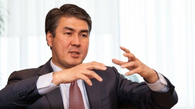 Асет Исекешев призывает довозить пешеходов в мороз и улыбаться друг другу