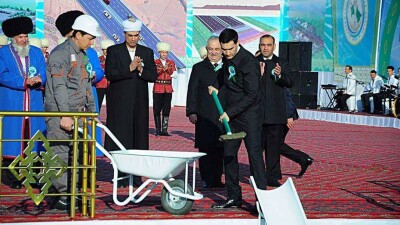 Первый скоростной автобан в стране начали строить в Туркменистане