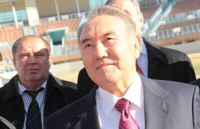Назарбаев приехал на встречу одноклассников в Каскелен