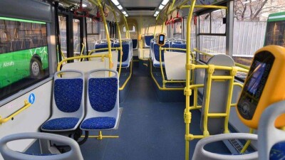 Объявлять остановки в автобусах Алматы будут на трёх языках