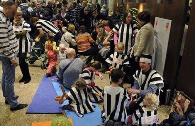 Ипотечники Москвы переодели детей в тюремные робы по примеру казахстанских заёмщиков