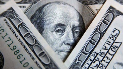 Курс доллара перед выходными составил 327,32 тенге