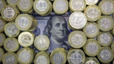 Доллар на бирже подорожал до 328,5 тенге