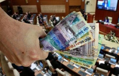 Депутаты фракции "Ак жол" не откажутся от денежного пособия после роспуска Мажилиса