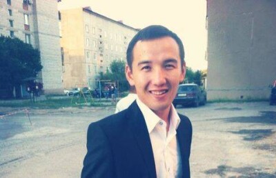 Кинооператор из Алматы устроил одиночный пикет против аренды земель иностранцами 