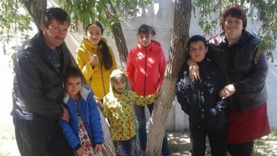 Пятерых детей из детского дома взяли в семью супруги в Павлодарской области