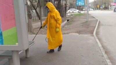 Акимат Алматы показал, как проходит дезинфекция города