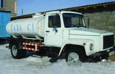 Водовоз устроил дрифт-шоу у центрального парка Астаны