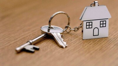 Семье сбитых трамваем девочек подарили жильё в Экибастузе