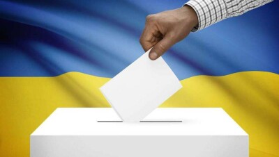 Живущих в РФ украинцев отправляют голосовать в Казахстан. Депутат назвал власти дебилами