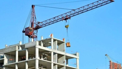 В Алматы на стройке из-за сорвавшегося с крана груза погиб рабочий