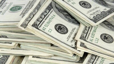 Доллар на бирже подешевел до 330 тенге