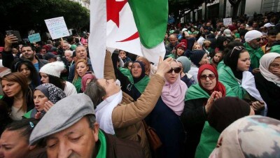 Президентом Алжира избрали 74-летнего экс-премьера. Люди вышли на акцию протеста