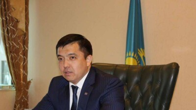 Аким Актобе выступил против поборов в школах и поделился родительским опытом