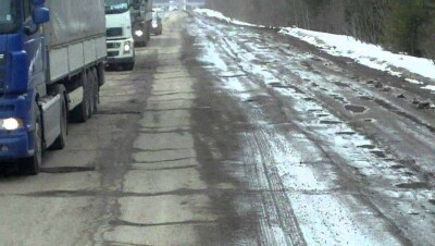 Дальнобойщики третьи сутки не могут выбраться из затора в Мангистауской области