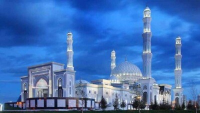 Нурсултан Назарбаев поздравил казахстанцев с праздником Курбан айт