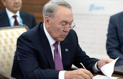 Назарбаев одобрил заём в размере 1 млрд долларов у международного банка