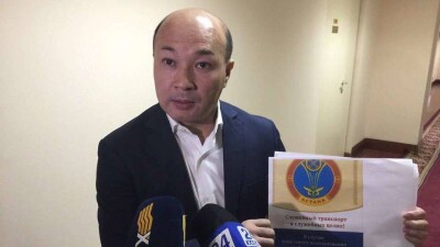 В Астане предложили нанести на служебные машины чиновников специальные наклейки