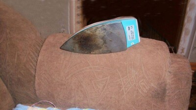 Четырёх вымогателей, пытавших утюгом, отпустили судьи в Павлодаре 