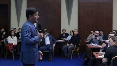 Байбек призвал делиться историями о работе медиков в соцсетях: Врачи спасают жизни и не пиарятся