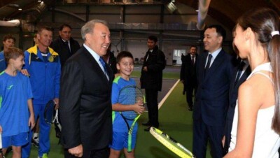Нурсултан Назарбаев встретился с юными теннисистами в Костанае