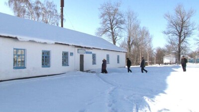 В одном из посёлков Алматинской области дети учатся в аварийной школе