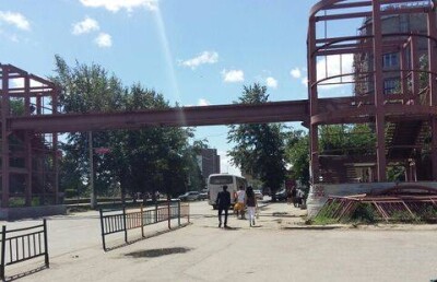 В Семее наполовину построенный надземный переход находится под угрозой демонтажа