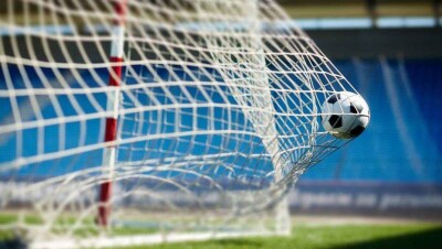 В Туркестанской области на уроке физкультуры на школьника упали ворота. Мальчик умер