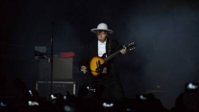 Концерт "Би-2" и "Мумий Тролля" в Астане: две противоположности на одной сцене 