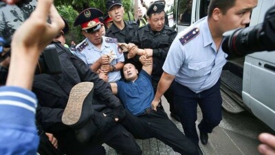 МВД о задержании прохожих: Случайные люди тоже попадали, но их отпускали в течение трёх часов
