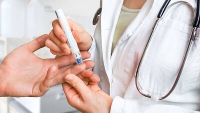 Биртанову предложили при ежегодном медосмотре водителей брать анализ крови на сахар 