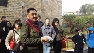 Перед оглашением приговора учитель физики из Караганды говорил с учениками о маме